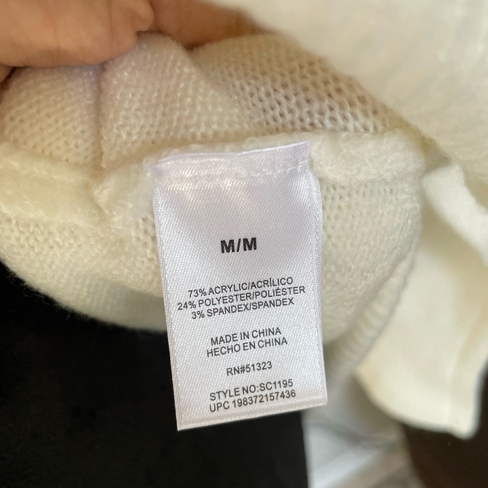 Vince Camuto Cream elegante Sweater with Gold Cheer Design size M - Picture 9 of 9